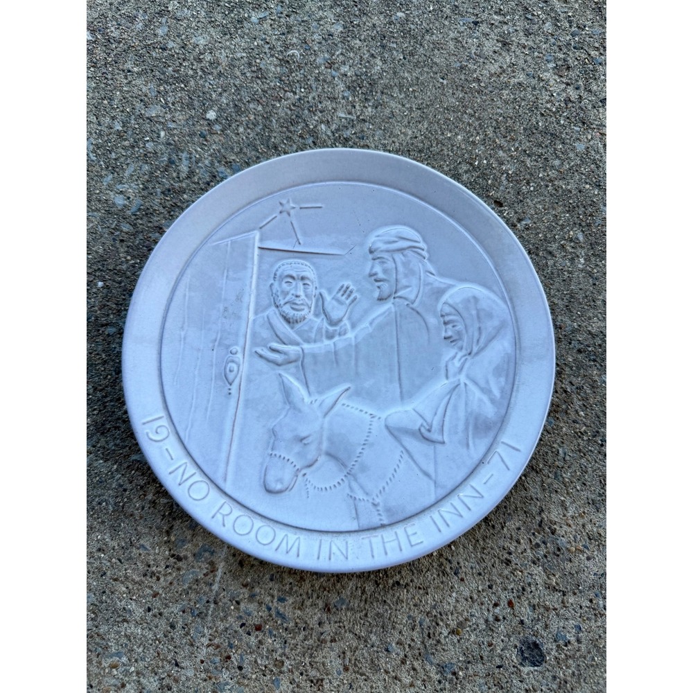 Frankoma 1971 No Room in the Inn Christmas Plate John Frank White Glaze 8.5"